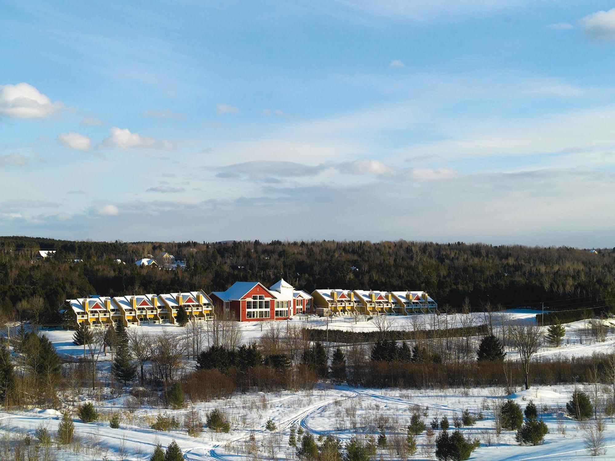 Estrimont Hotell Magog Eksteriør bilde